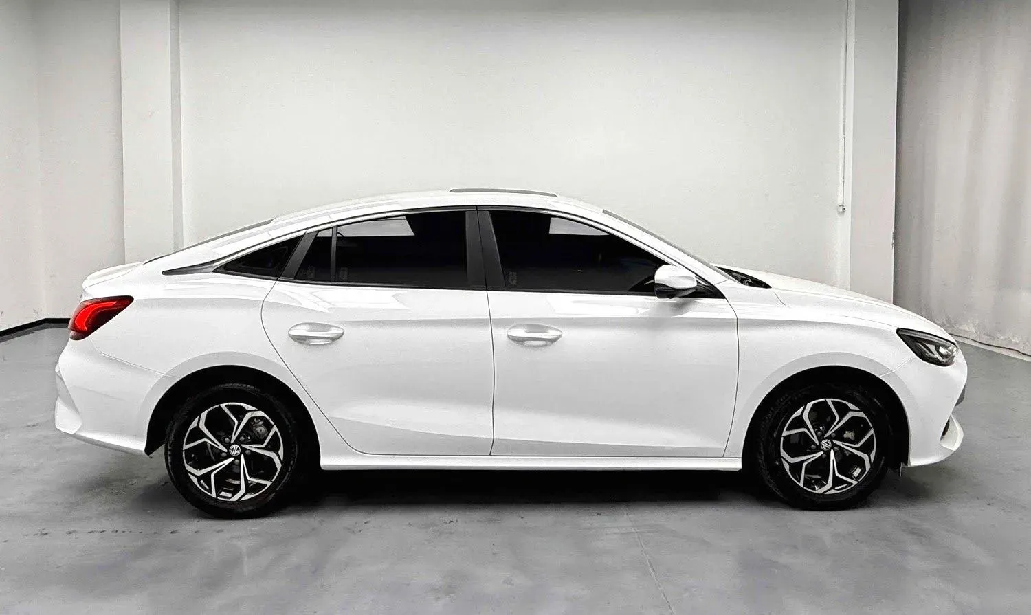 2022 MG 5 1.5L 120HP L4 CVT,autocango,china used car exporter,china ev exporter,chinese used car exporter,chinese used ev exporter