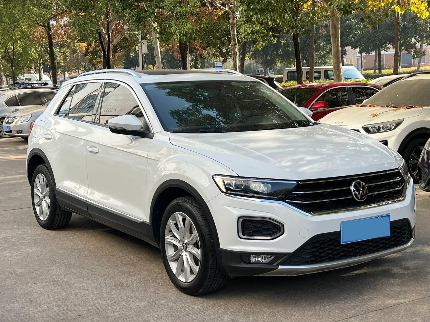 2021 VOLKSWAGEN T-ROC thumbnail 3