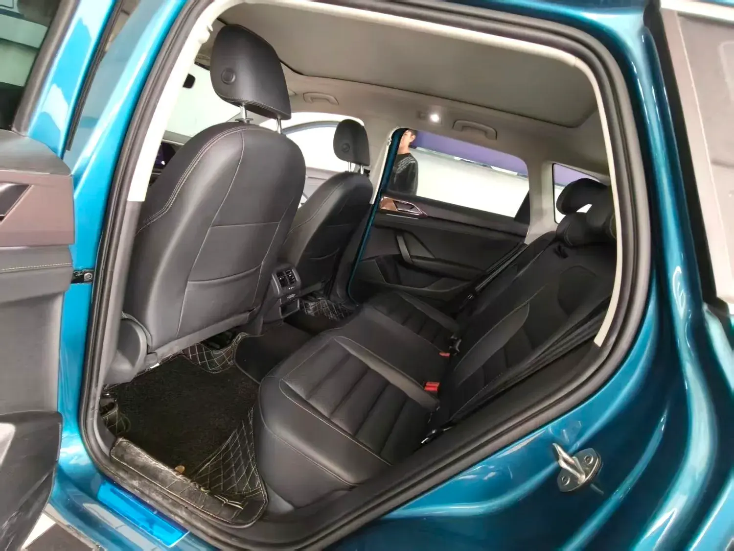 2020 VOLKSWAGEN THARU thumbnail 3