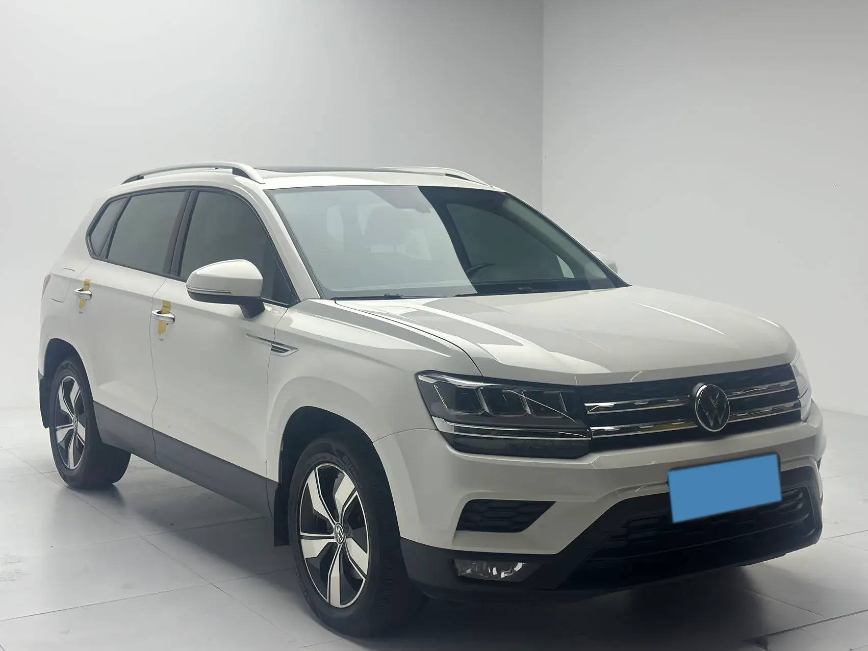 2021 VOLKSWAGEN THARU thumbnail 3