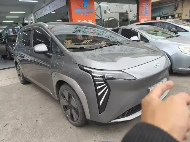 2023 AION Y thumbnail 3