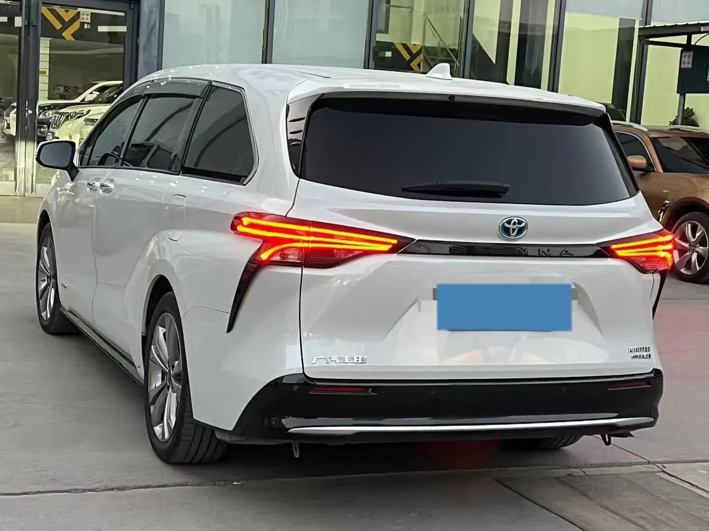 2023 TOYOTA SIENNA thumbnail 4