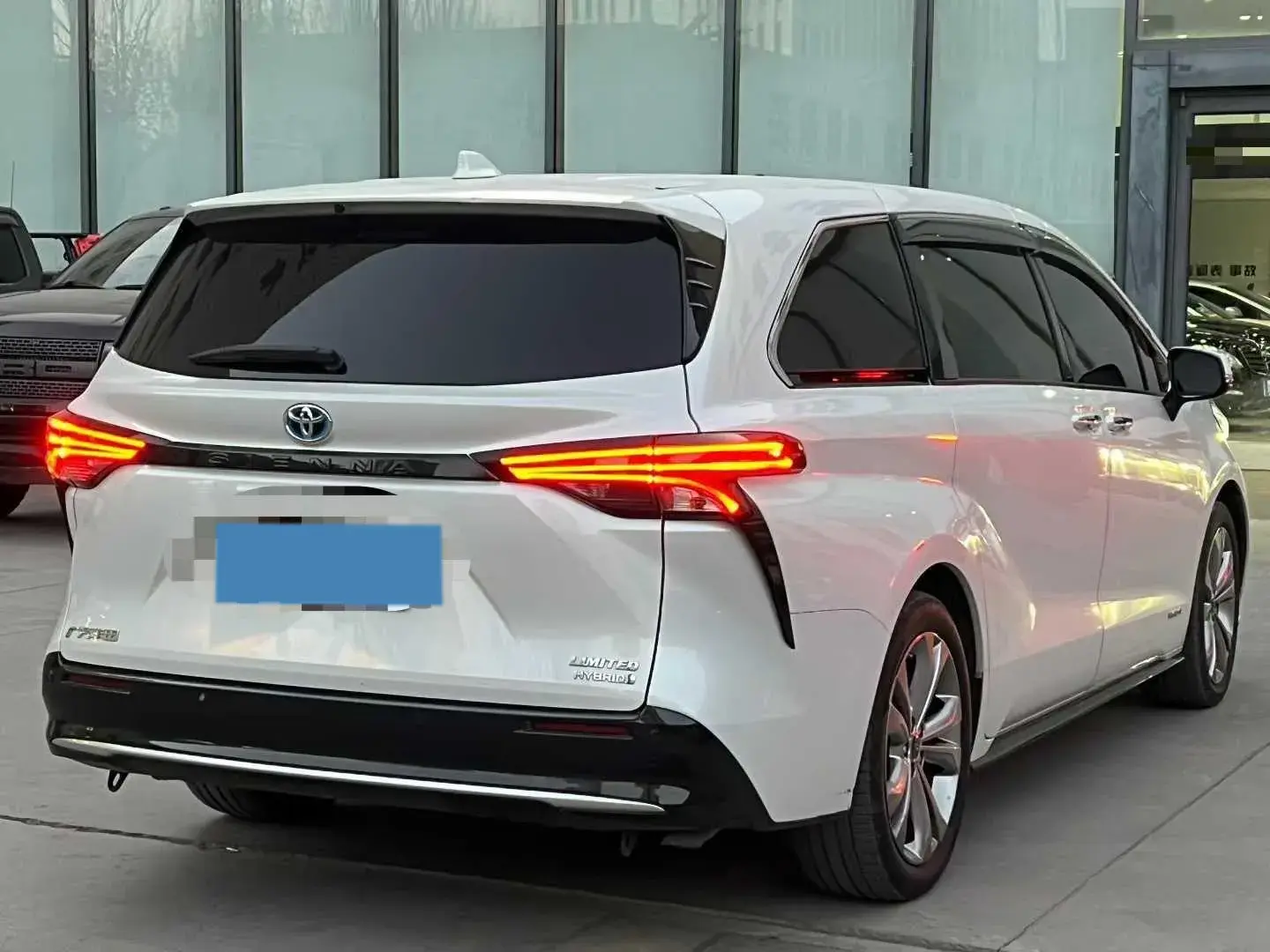 2023 TOYOTA SIENNA thumbnail 3