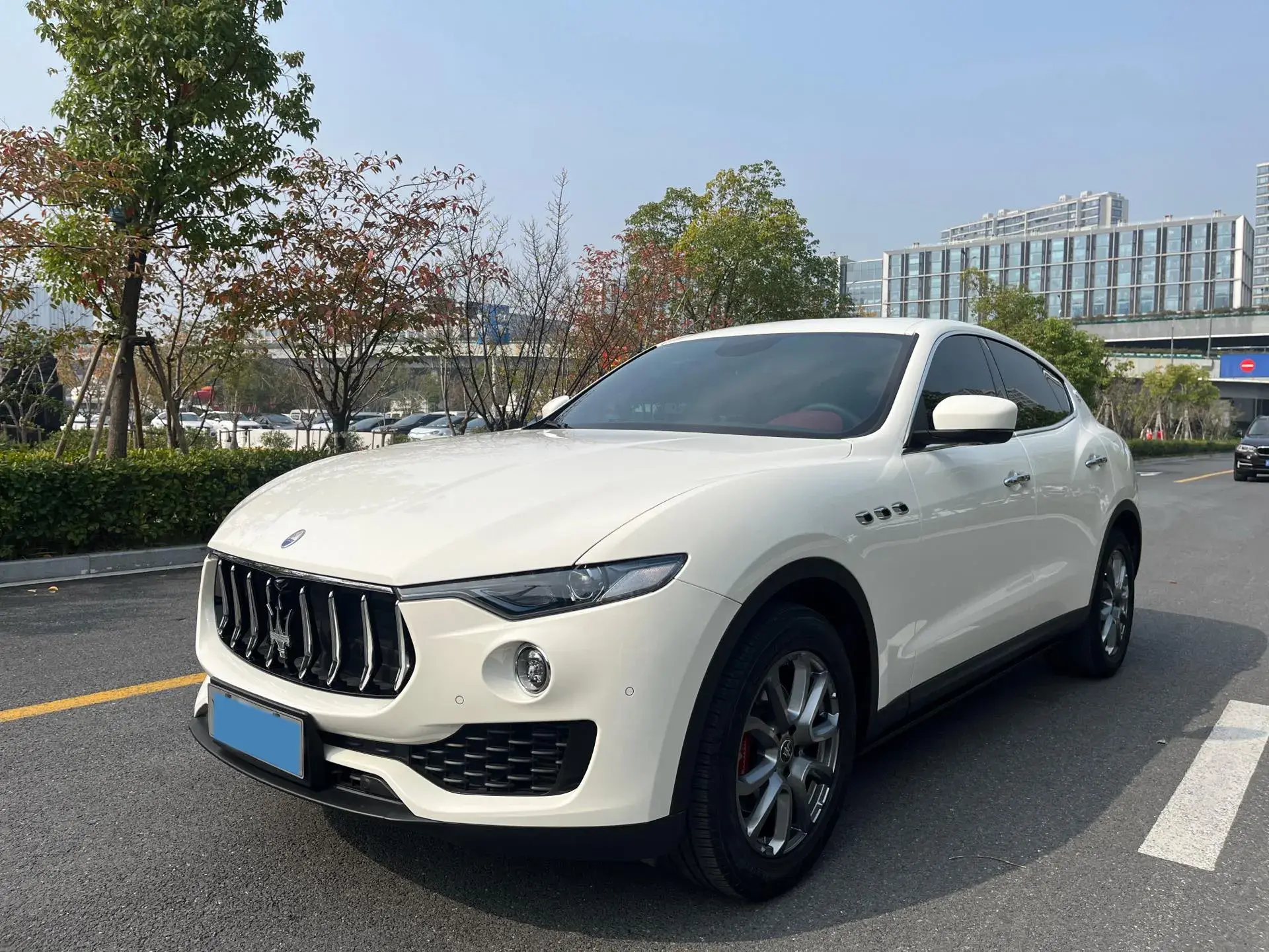 2021 MASERATI LEVANTE view 1