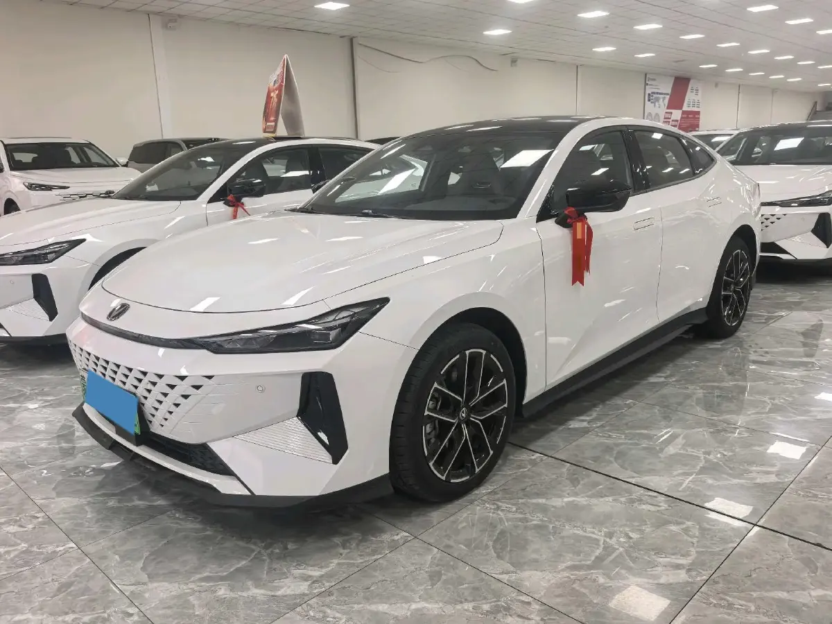 2024 ChangAn UNI-V iDD 1.5L 110HP L4 E-CVT PHEV 18.99KWH