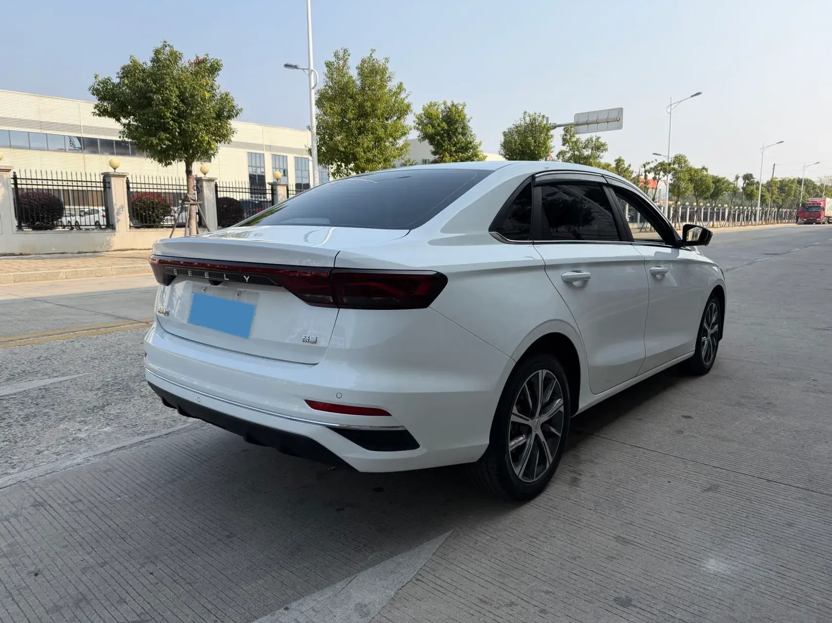 2022 GEELY EMGRAND thumbnail 4