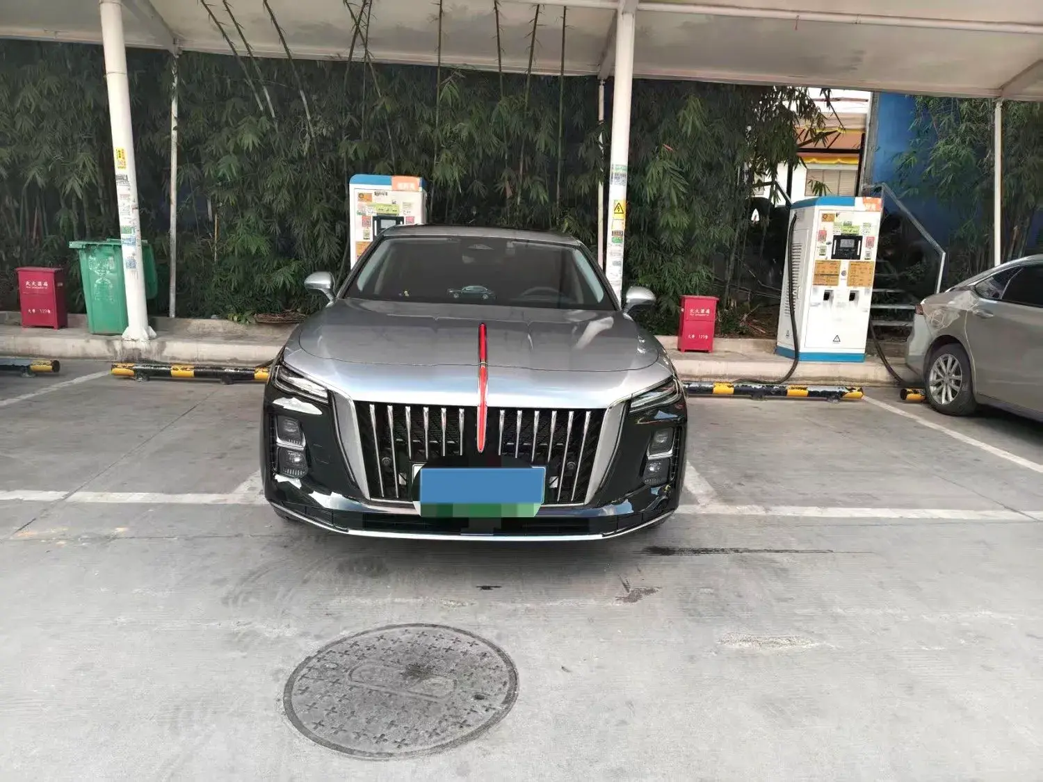 2025 HONGQI H5 thumbnail 2