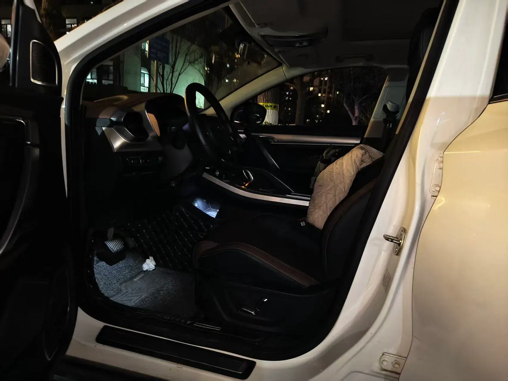 2019 GEELY COOLRAY thumbnail 4