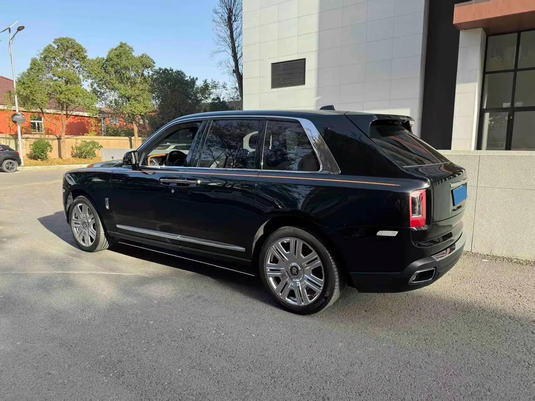 2024 ROLLS-ROYCE CULLINAN thumbnail 3