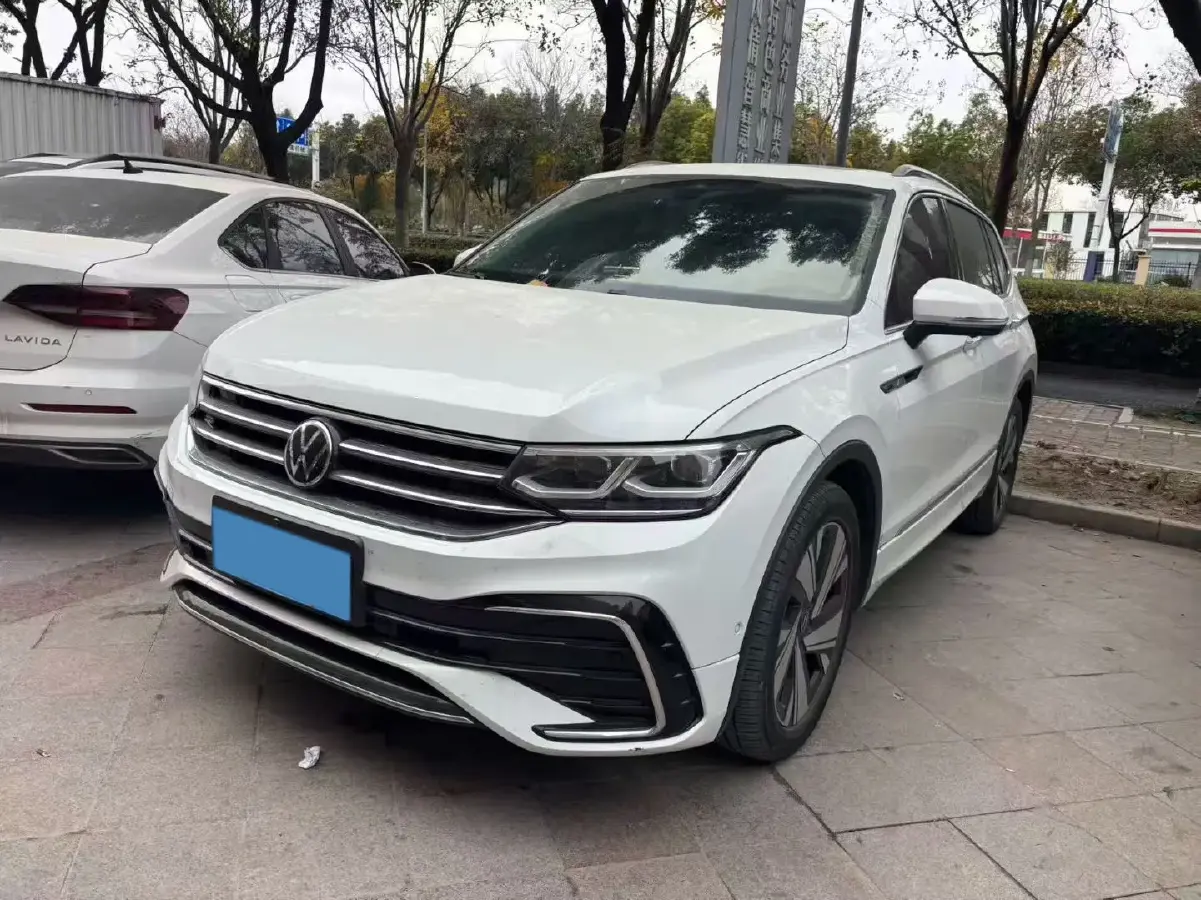 2023 Volkswagen Tiguan L 2.0T 186HP L4 7DCT