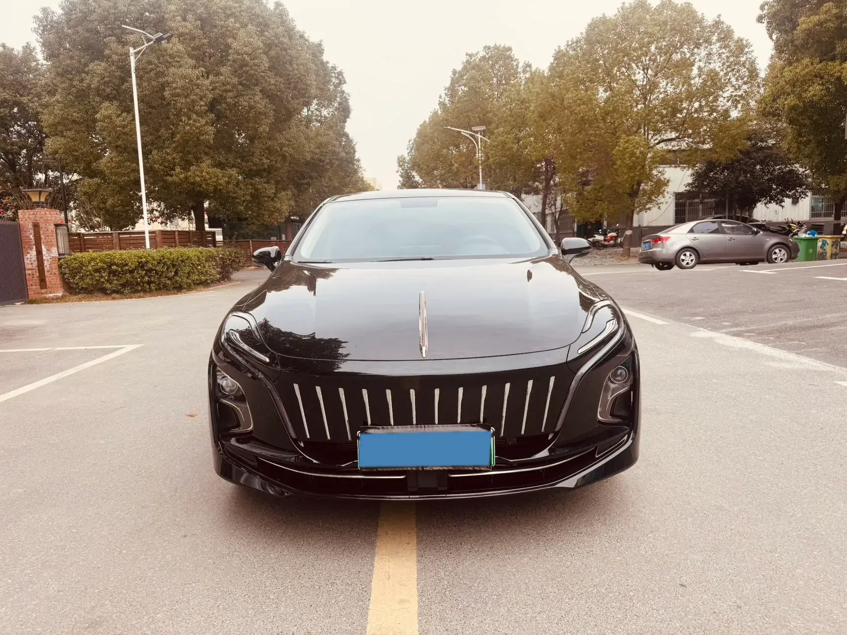 2024 HONGQI E-QM5 thumbnail 2