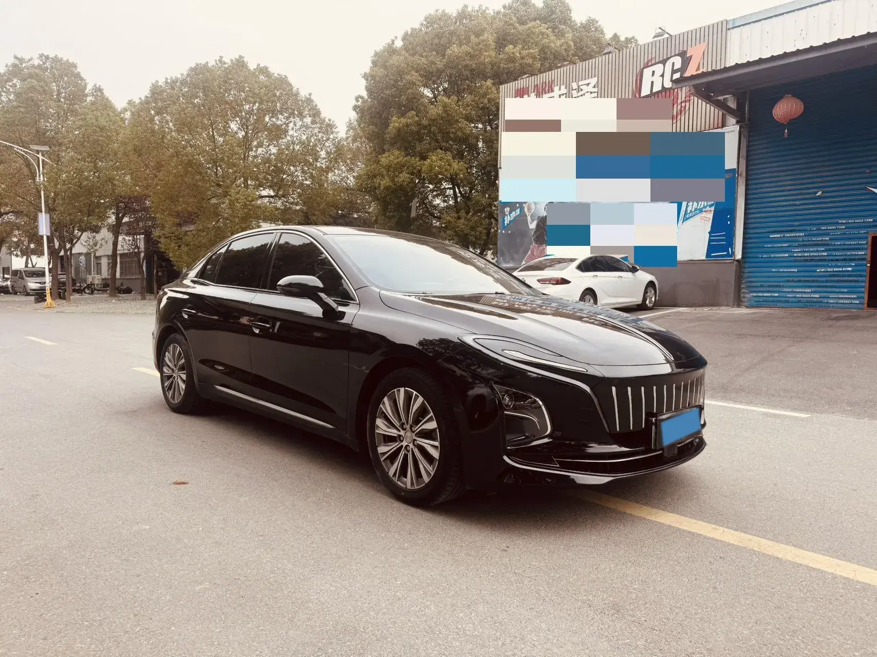 2024 HONGQI E-QM5 thumbnail 3