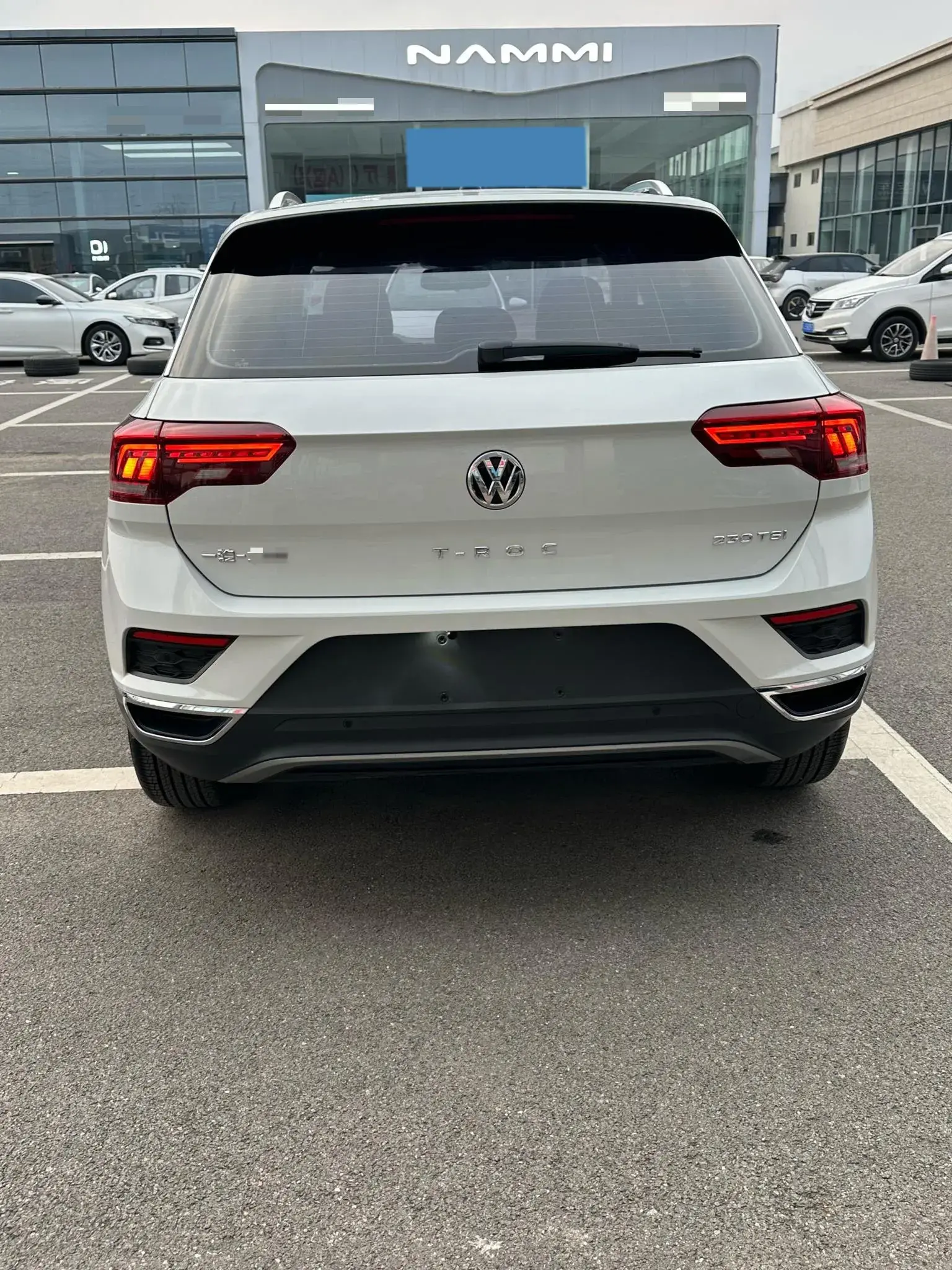 2019 VOLKSWAGEN T-ROC thumbnail 4