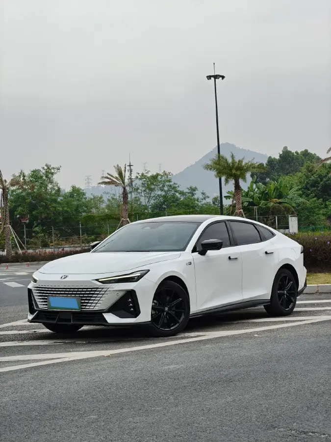 2023 ChangAn UNI-V iDD 1.5T 170HP L4 6TCT PHEV 18.4KWH