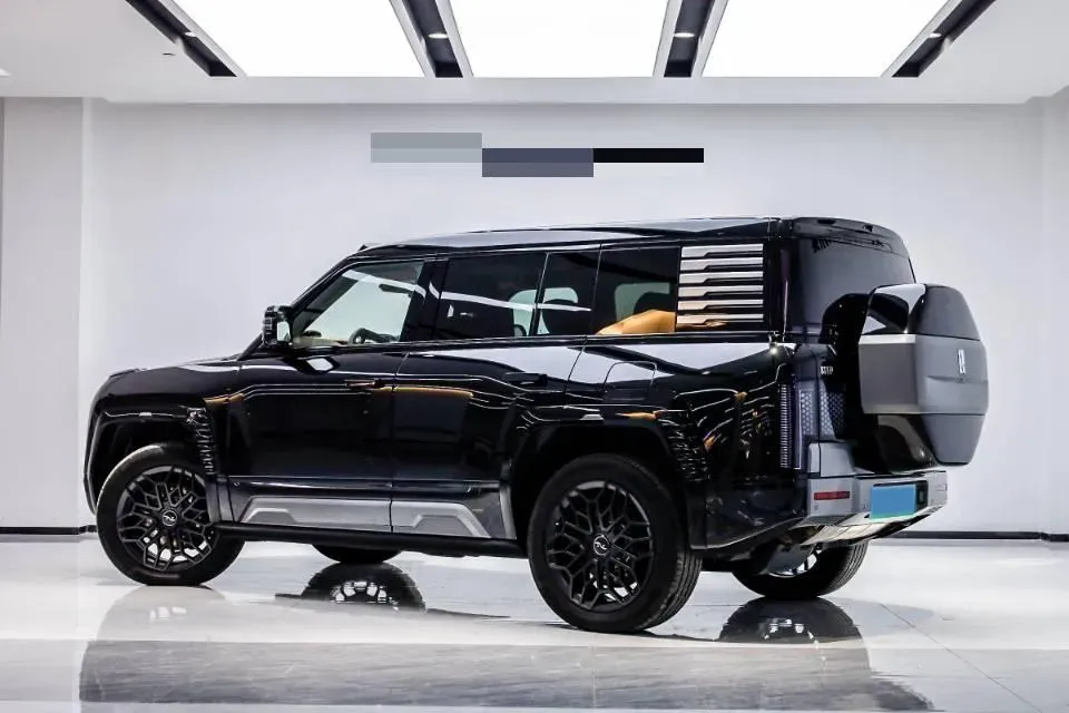 2023 YangWang U8 2.0T 272HP L4 REEV 49.05KWH,autocango,china used car exporter,china ev exporter,chinese used car exporter,chinese used ev exporter