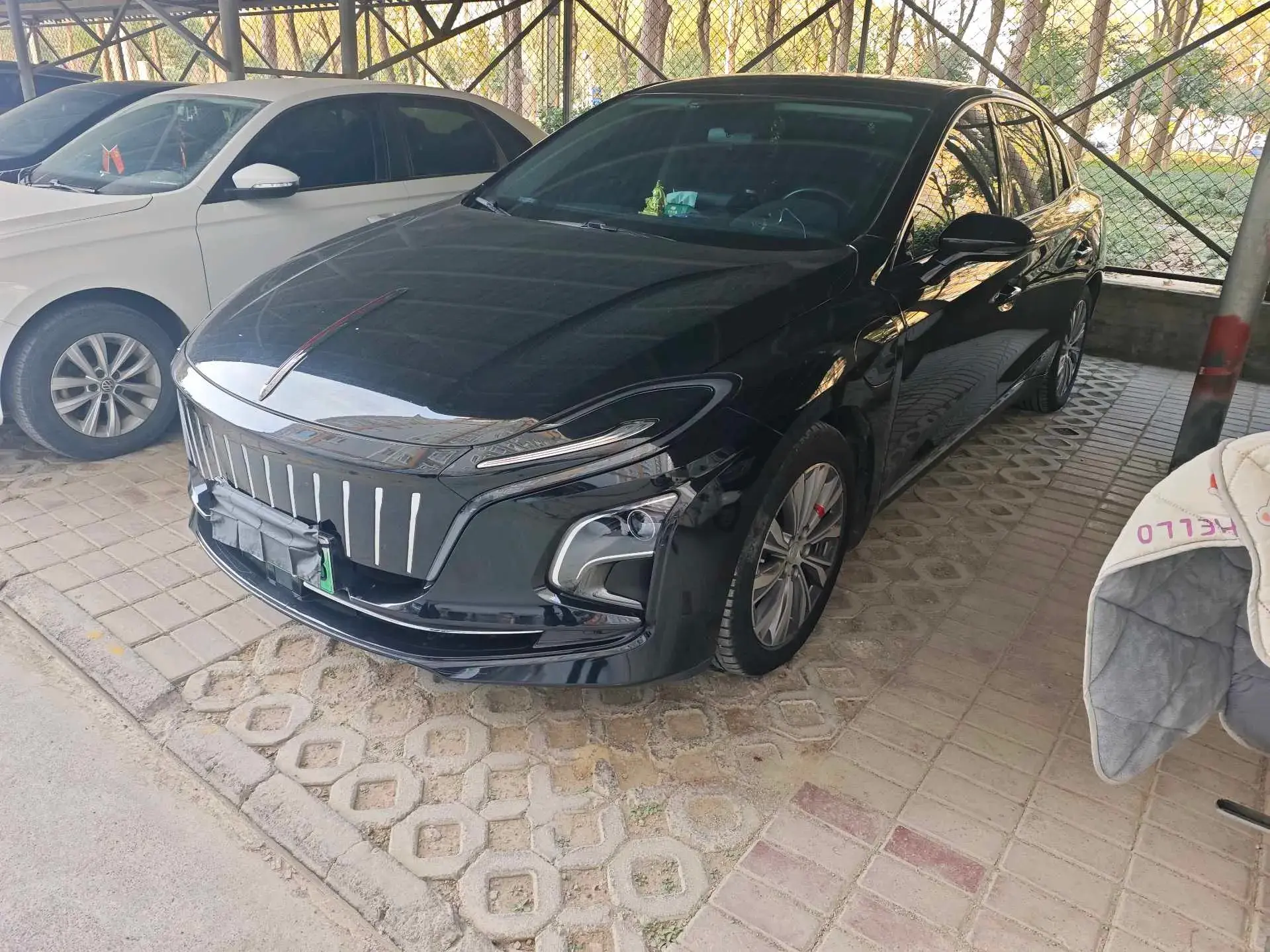 2023 HONGQI E-QM5 view 1