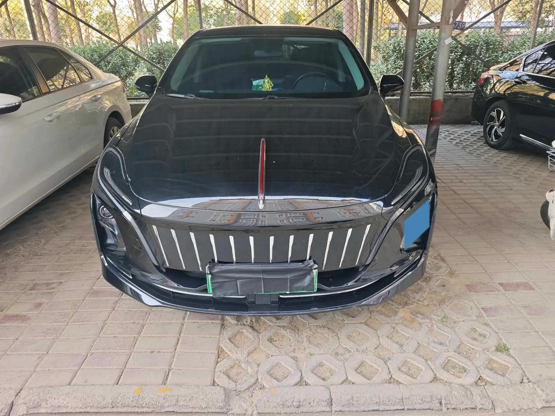 2023 HONGQI E-QM5 thumbnail 2