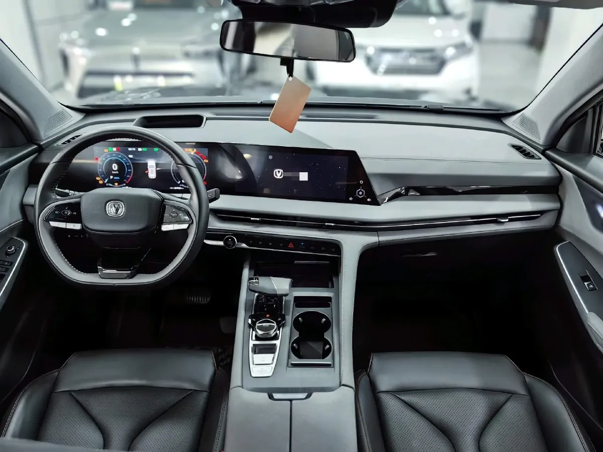 2022 ChangAn CS75 Plus 2.0T 233HP L4 8AT,autocango,china used car exporter,china ev exporter,chinese used car exporter,chinese used ev exporter