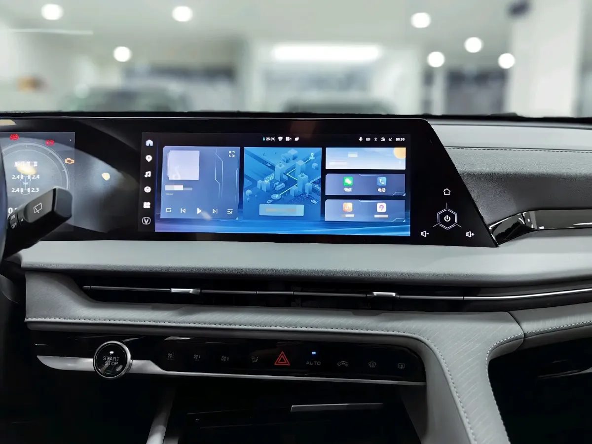 2022 ChangAn CS75 Plus 2.0T 233HP L4 8AT,autocango,china used car exporter,china ev exporter,chinese used car exporter,chinese used ev exporter