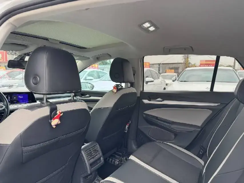 2021 VOLKSWAGEN GOLF thumbnail 4