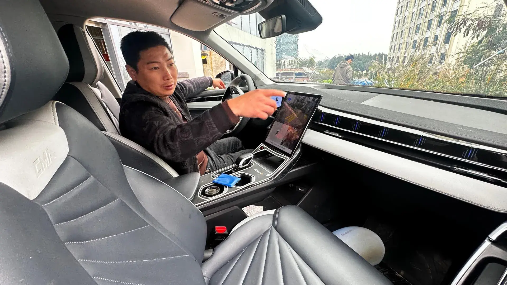 2023 GEELY STARRAY thumbnail 4