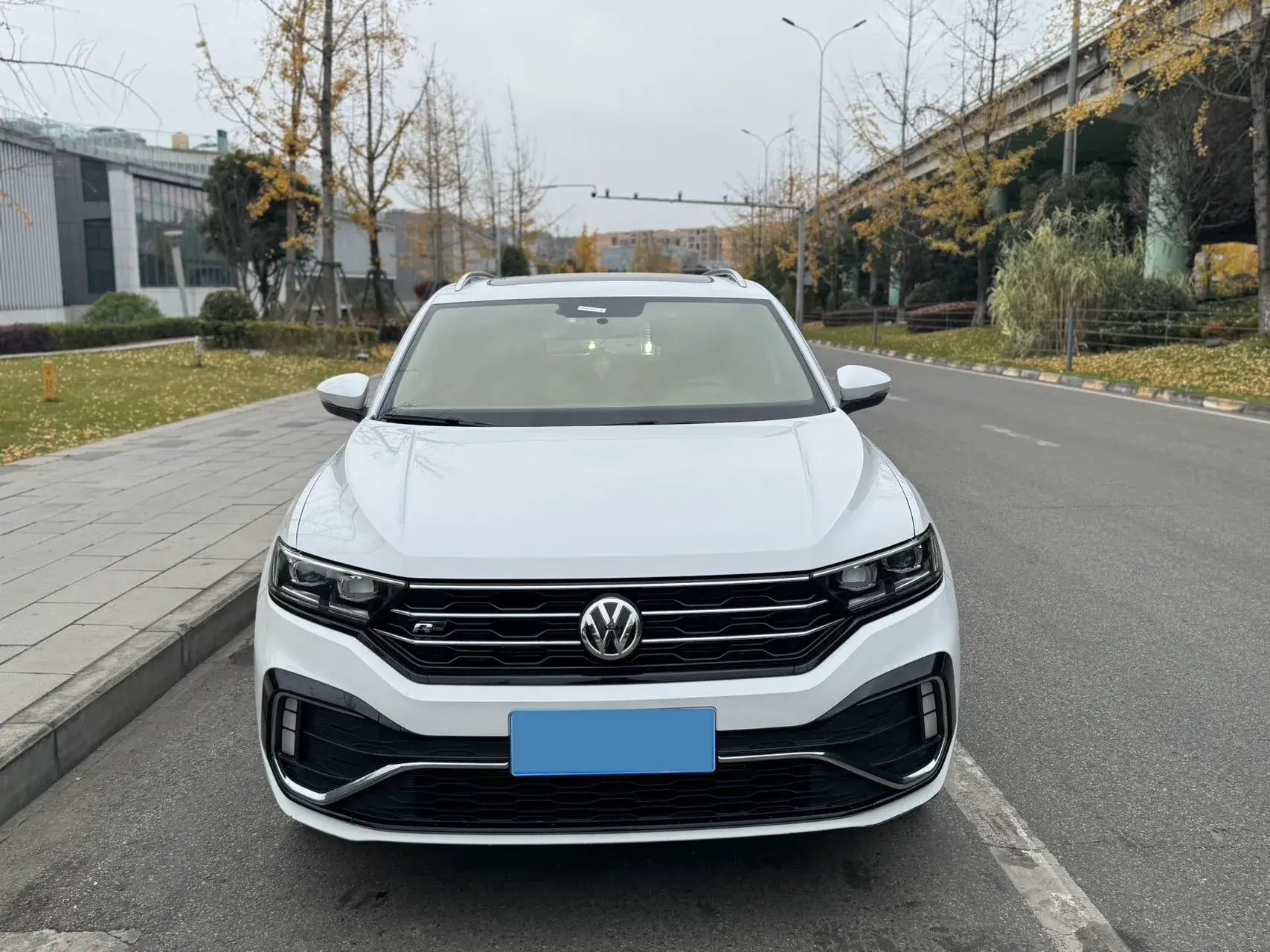 2019 VOLKSWAGEN T-ROC thumbnail 2