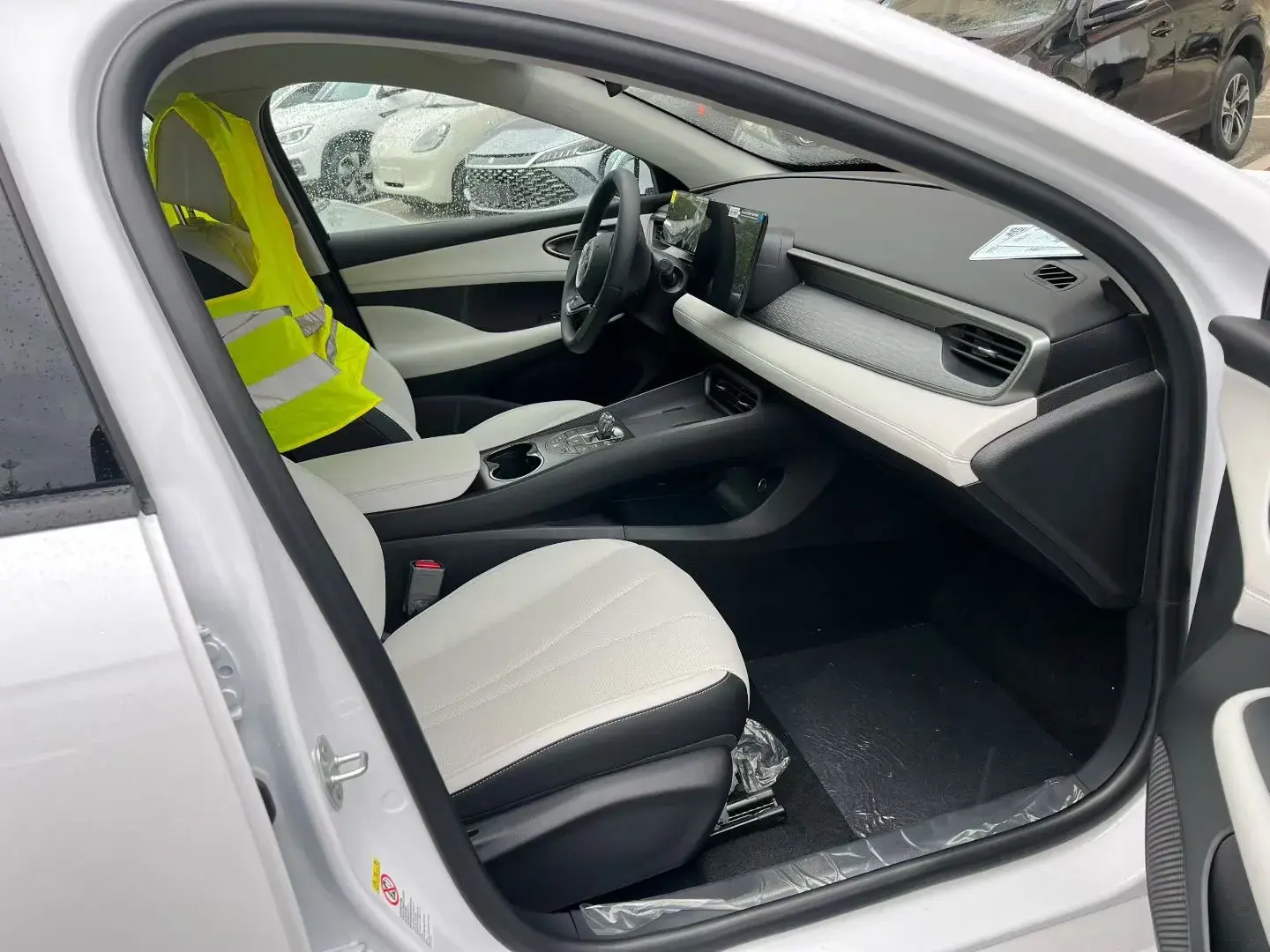 2025 BYD SEAL05 thumbnail 3