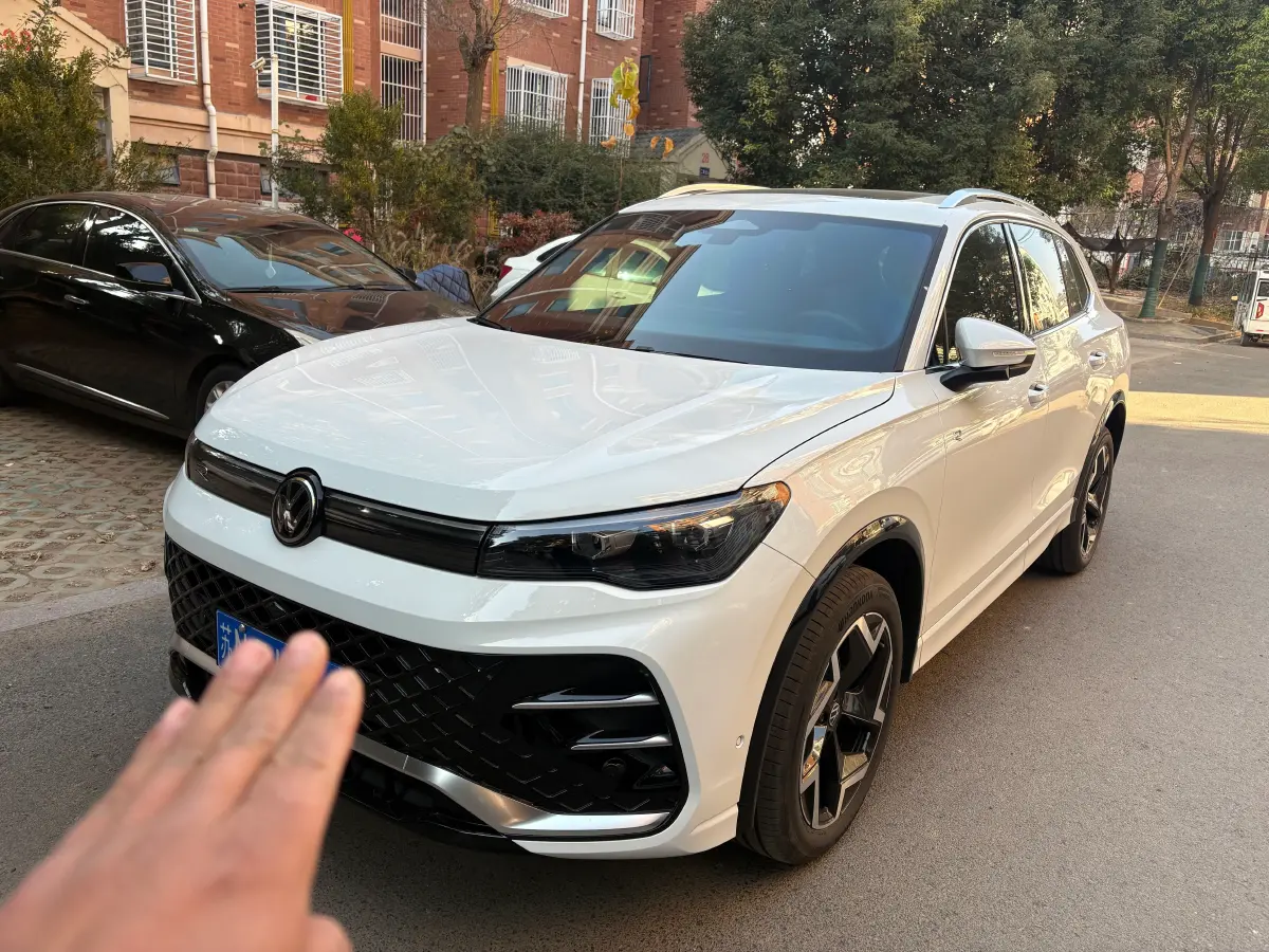 2026 Volkswagen Tiguan L 2.0T 220HP L4 7DCT