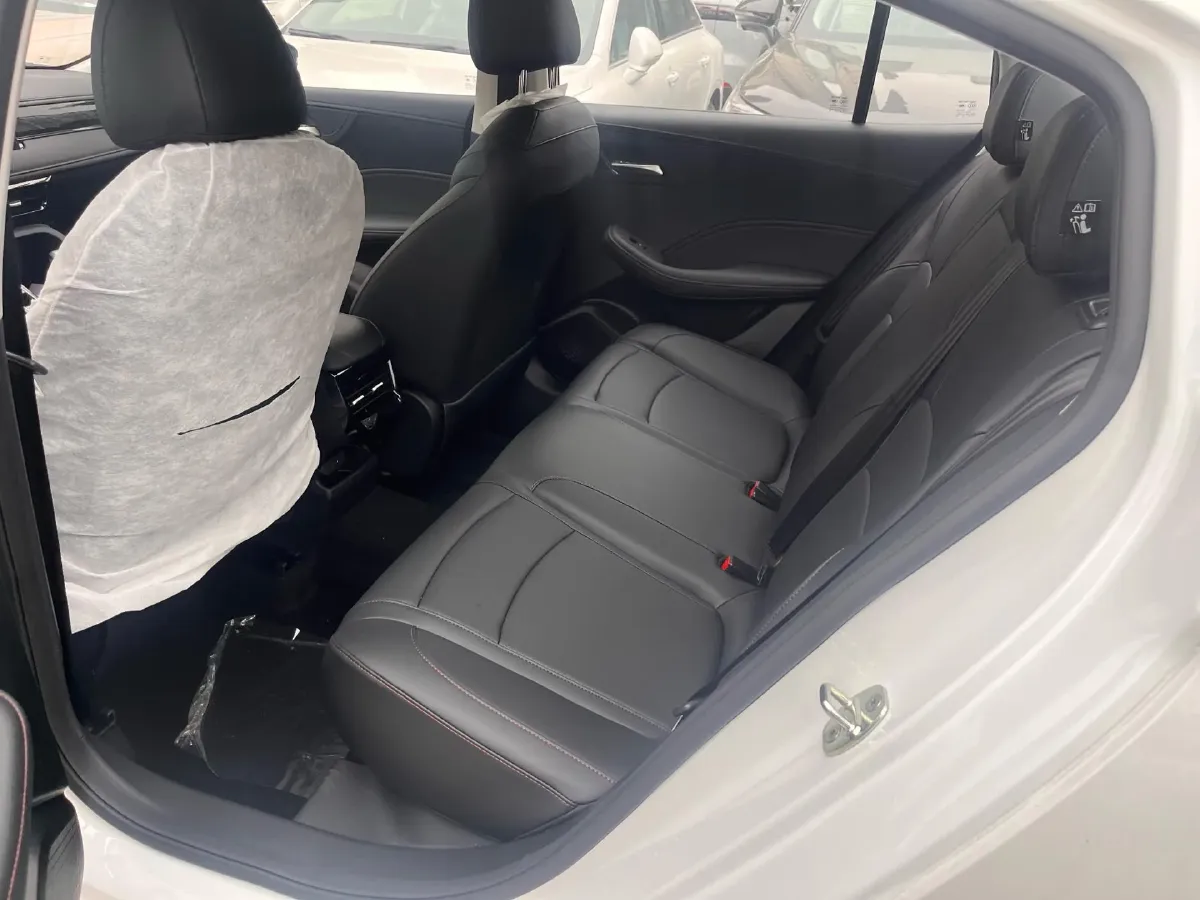 2026 Roewe i5 1.5L 129HP L4 CVT,autocango,china used car exporter,china ev exporter,chinese used car exporter,chinese used ev exporter