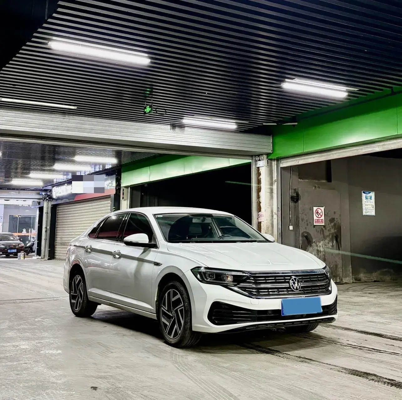 2023 VOLKSWAGEN SAGITAR thumbnail 3