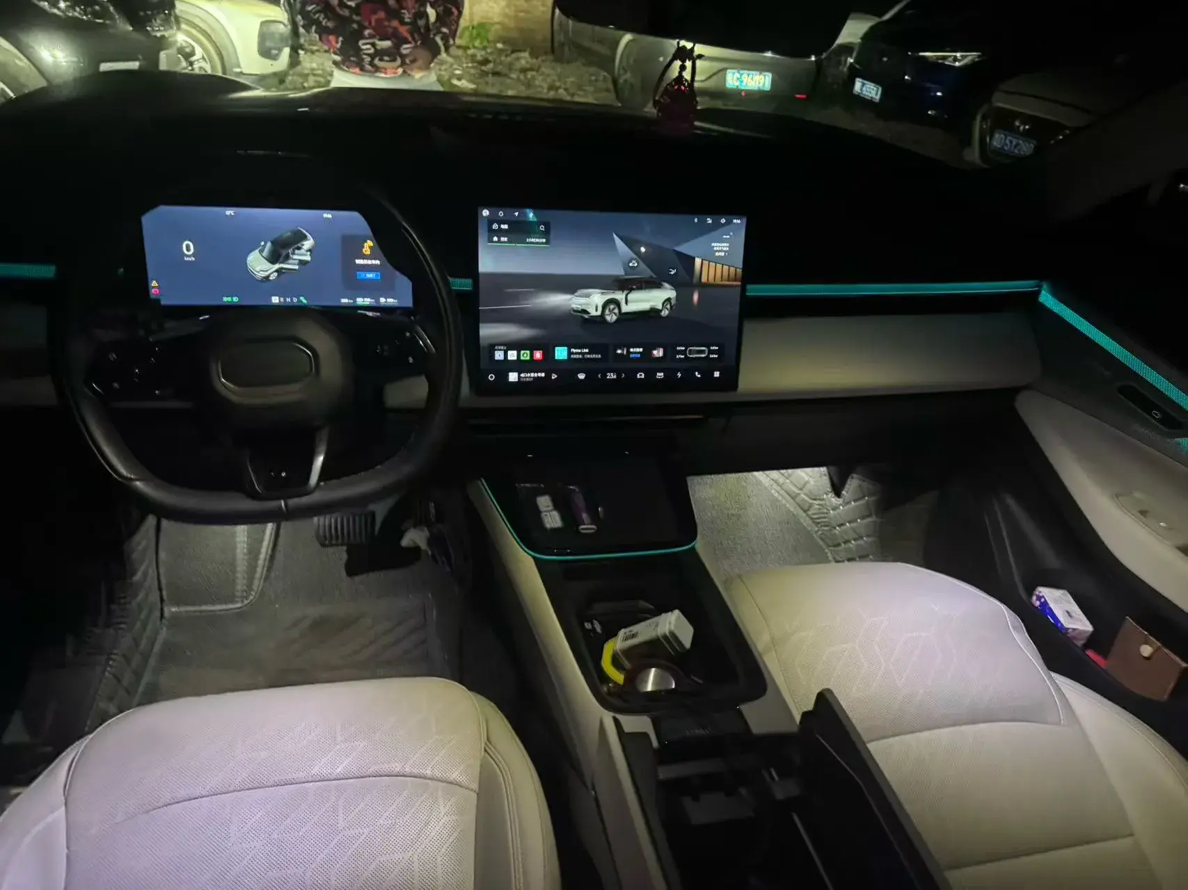 2023 LYNK&CO 08 thumbnail 4