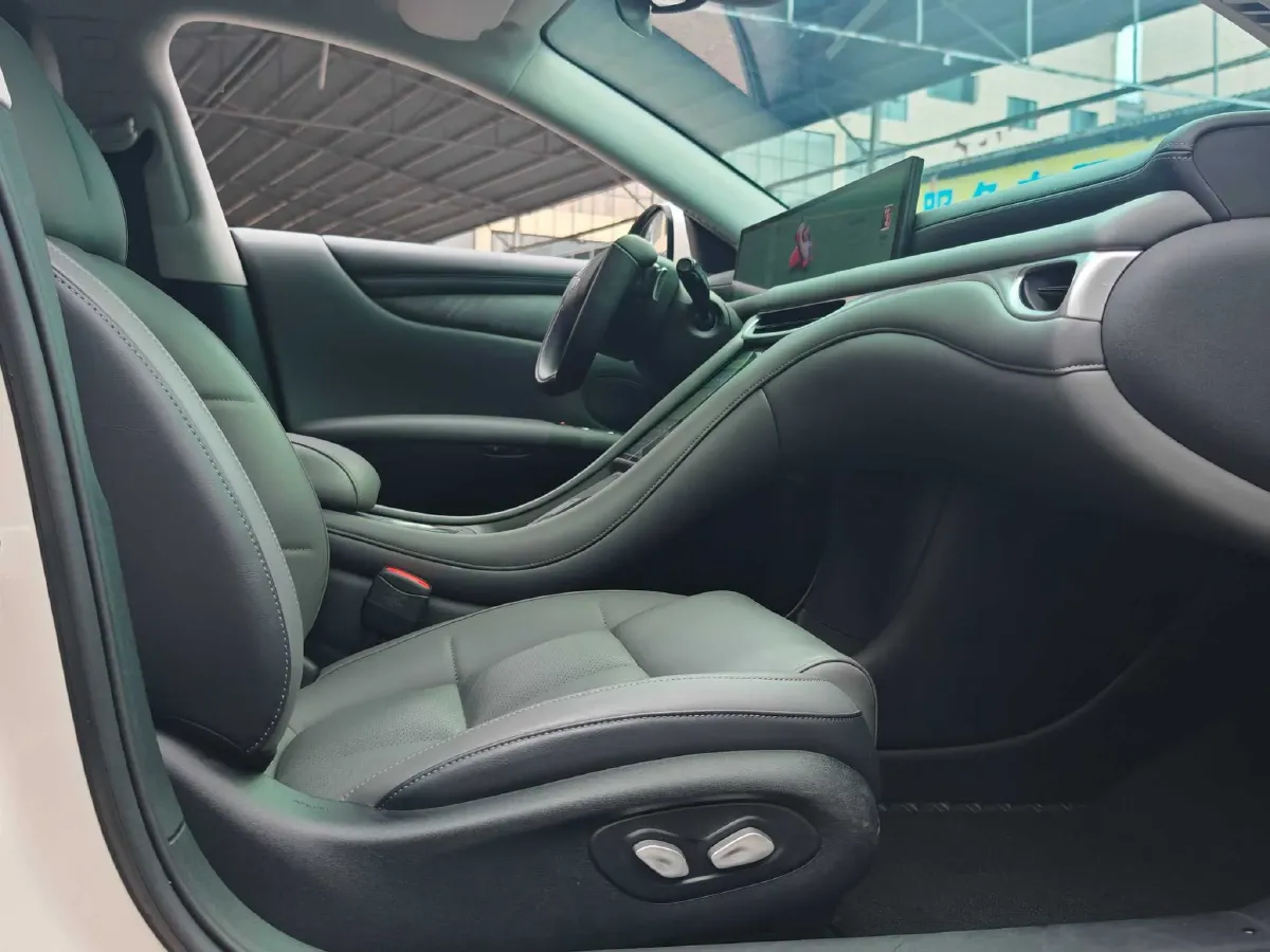 2024 IM L6 BEV 75KWH,autocango,china used car exporter,china ev exporter,chinese used car exporter,chinese used ev exporter