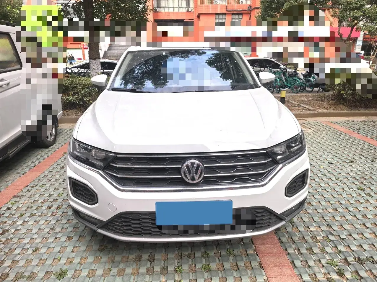 2019 VOLKSWAGEN T-ROC thumbnail 2