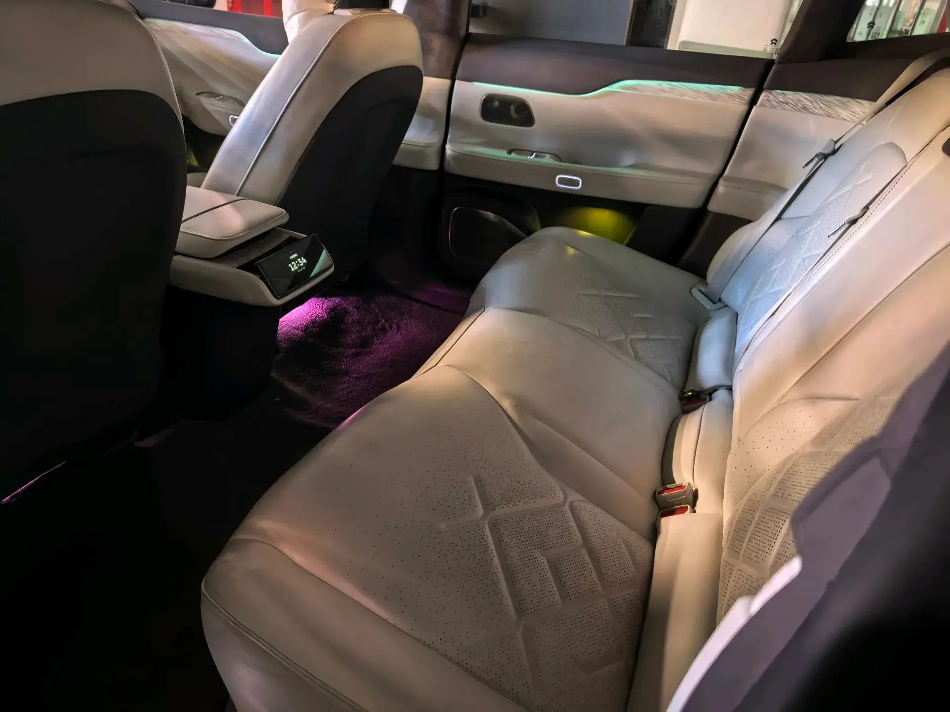 2021 VOLKSWAGEN ID.6 thumbnail 3