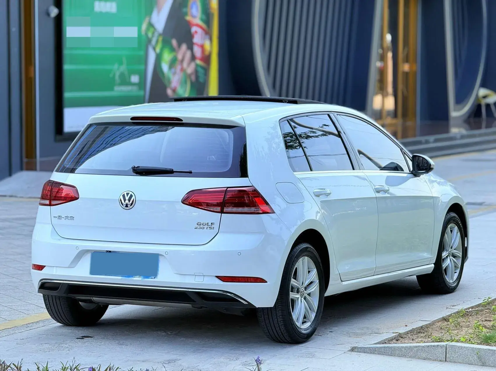 2018 VOLKSWAGEN GOLF thumbnail 4