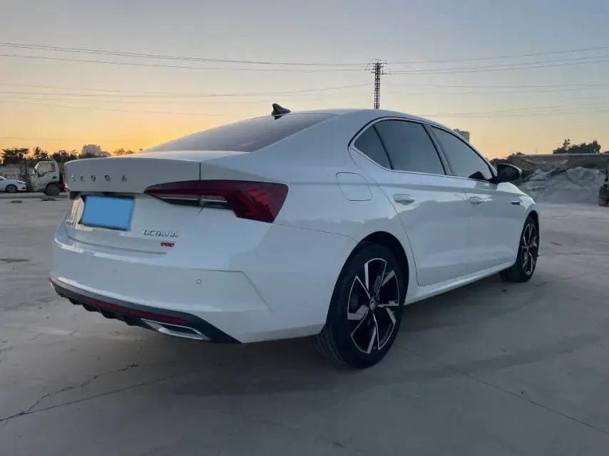 2022 SKODA OCTAVIA thumbnail 4