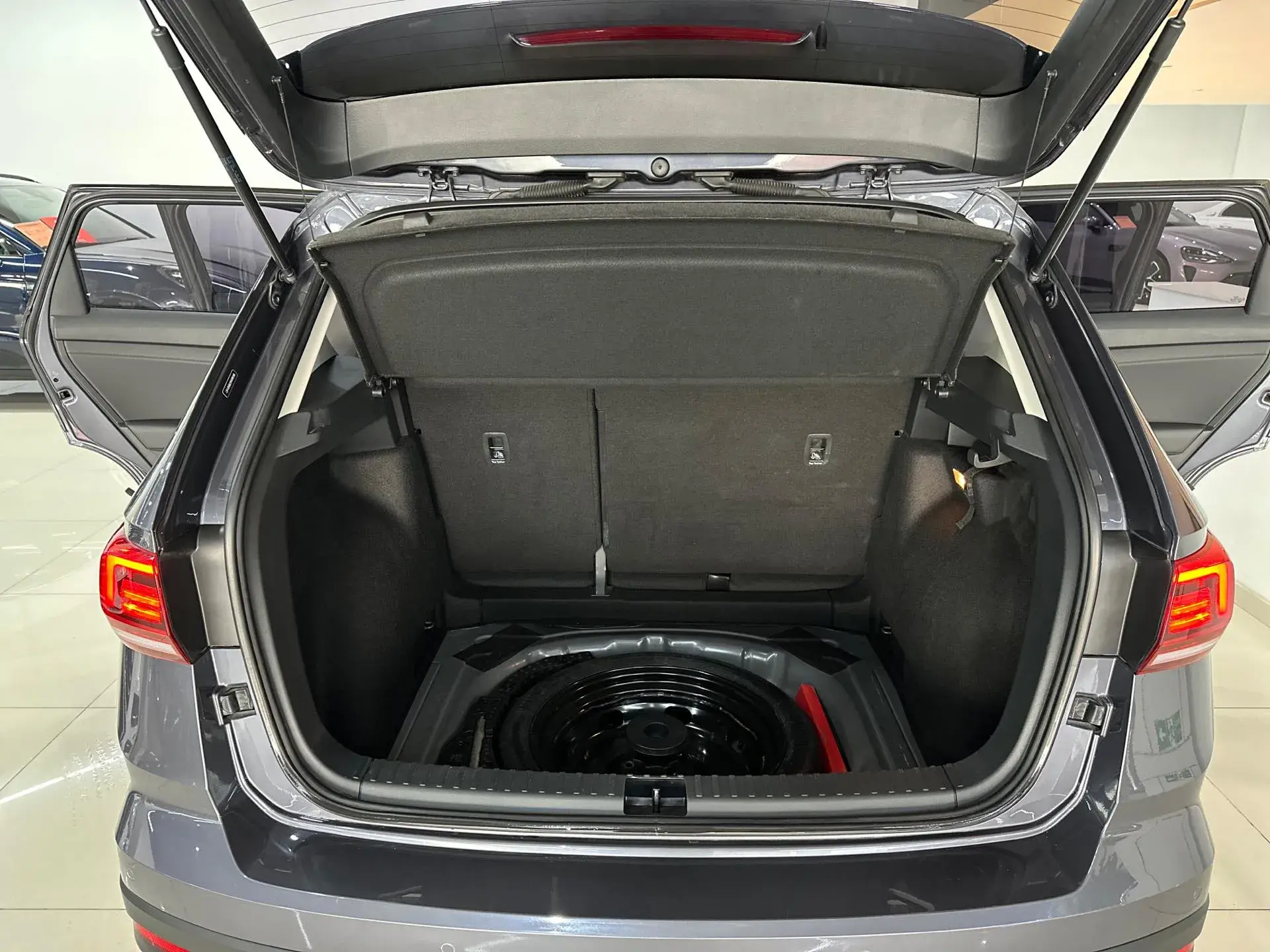 2020 VOLKSWAGEN THARU thumbnail 4