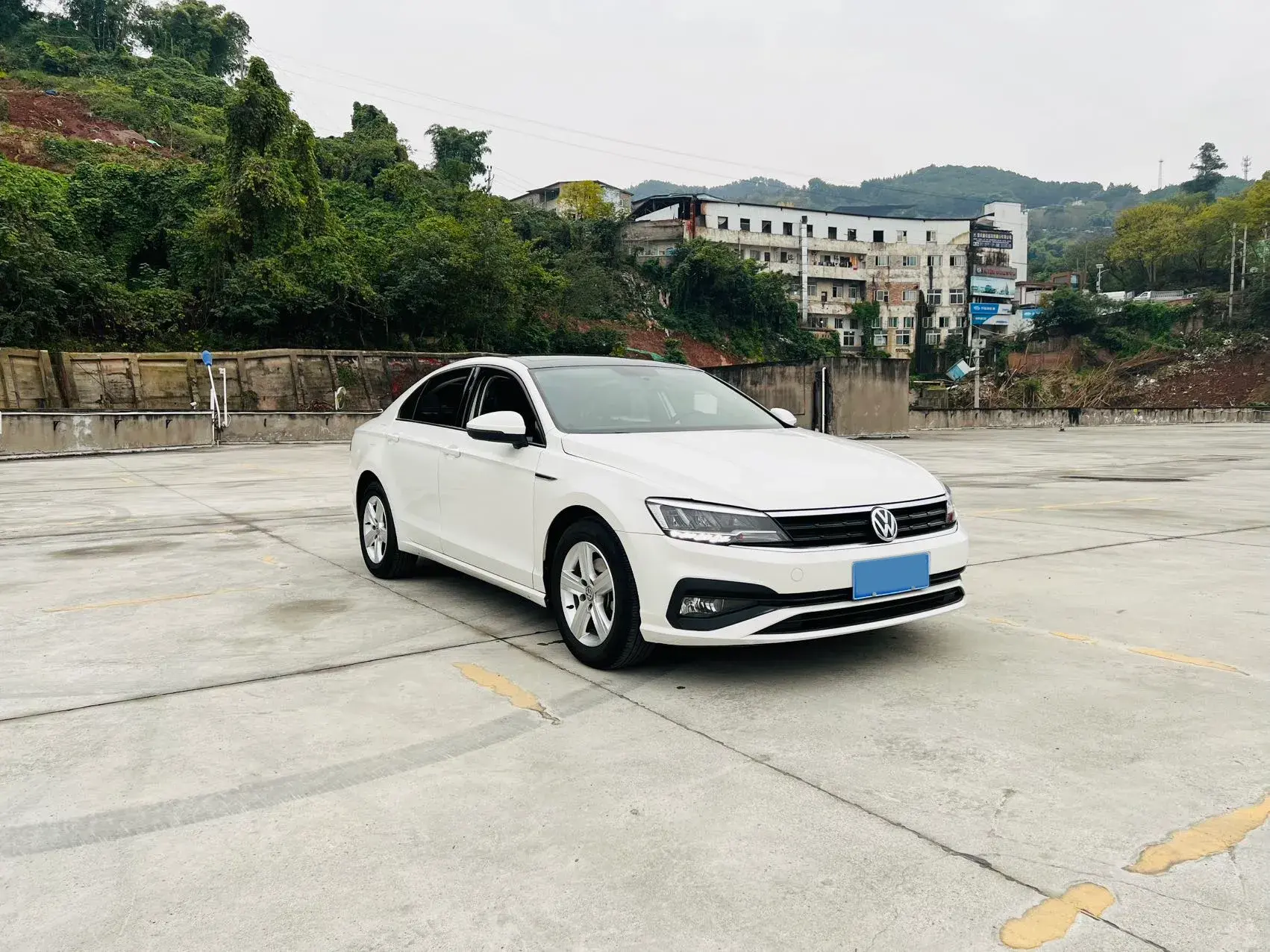 2019 VOLKSWAGEN LAMANDO thumbnail 3