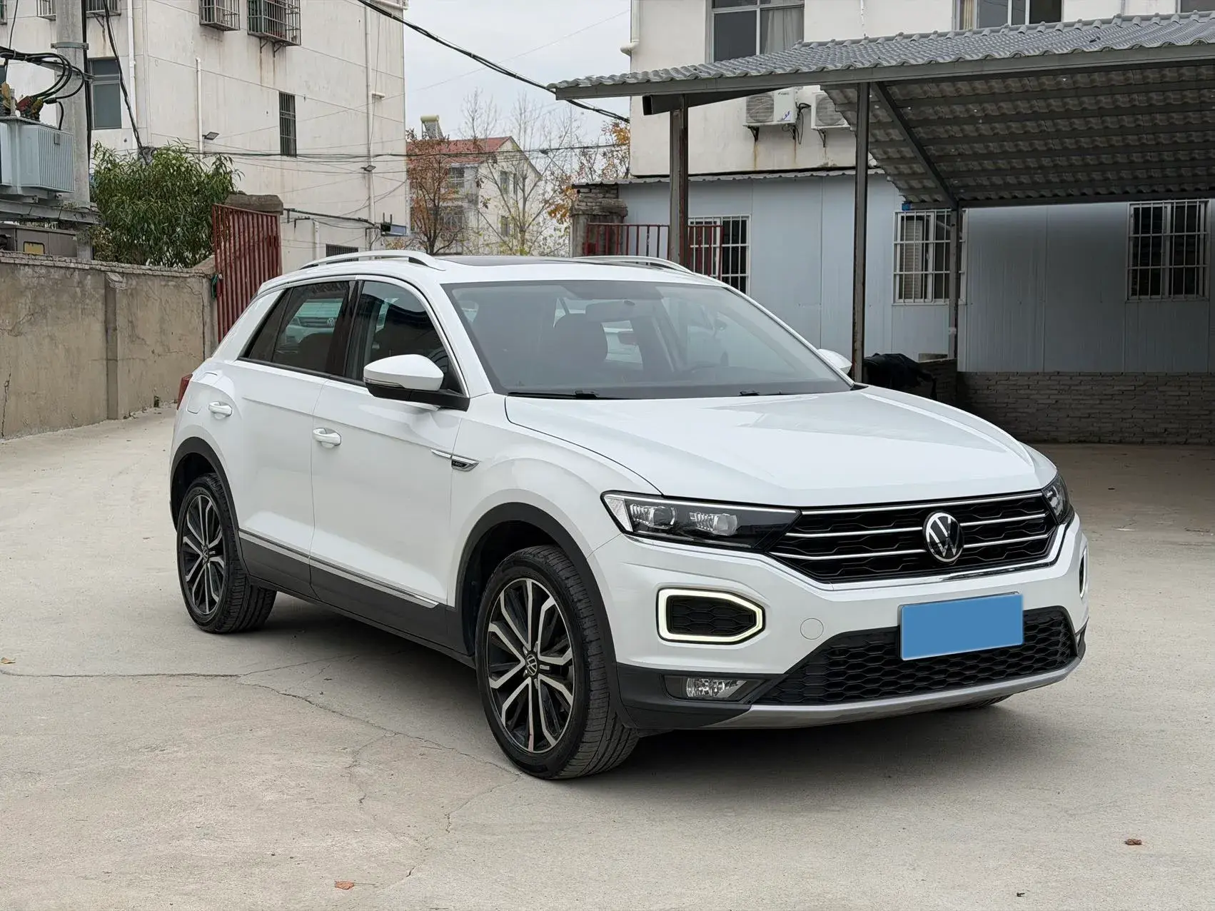 2021 VOLKSWAGEN T-ROC thumbnail 3