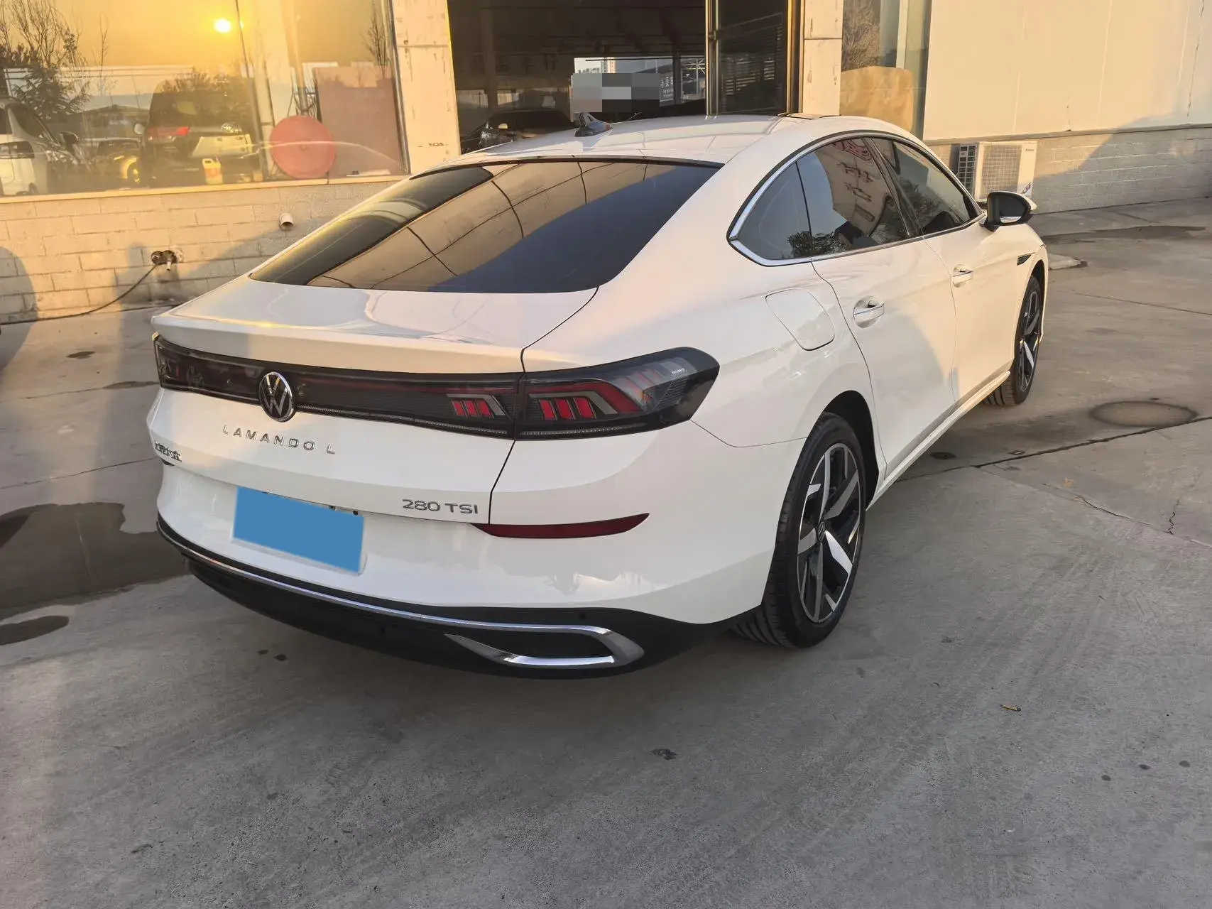 2024 VOLKSWAGEN LAMANDO thumbnail 3