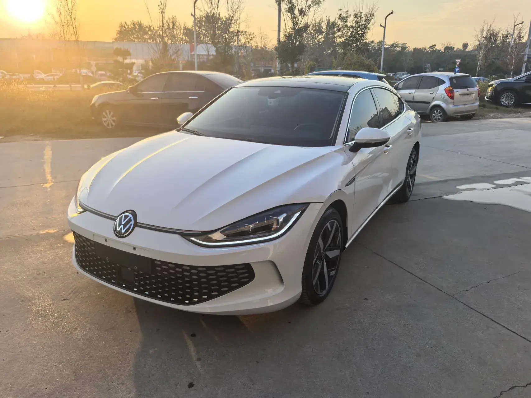 2024 VOLKSWAGEN LAMANDO view 1