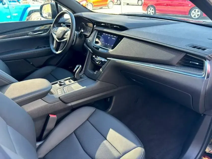 2024 Cadillac XT5 2.0T 237HP L4 9AT,autocango,china used car exporter,china ev exporter,chinese used car exporter,chinese used ev exporter