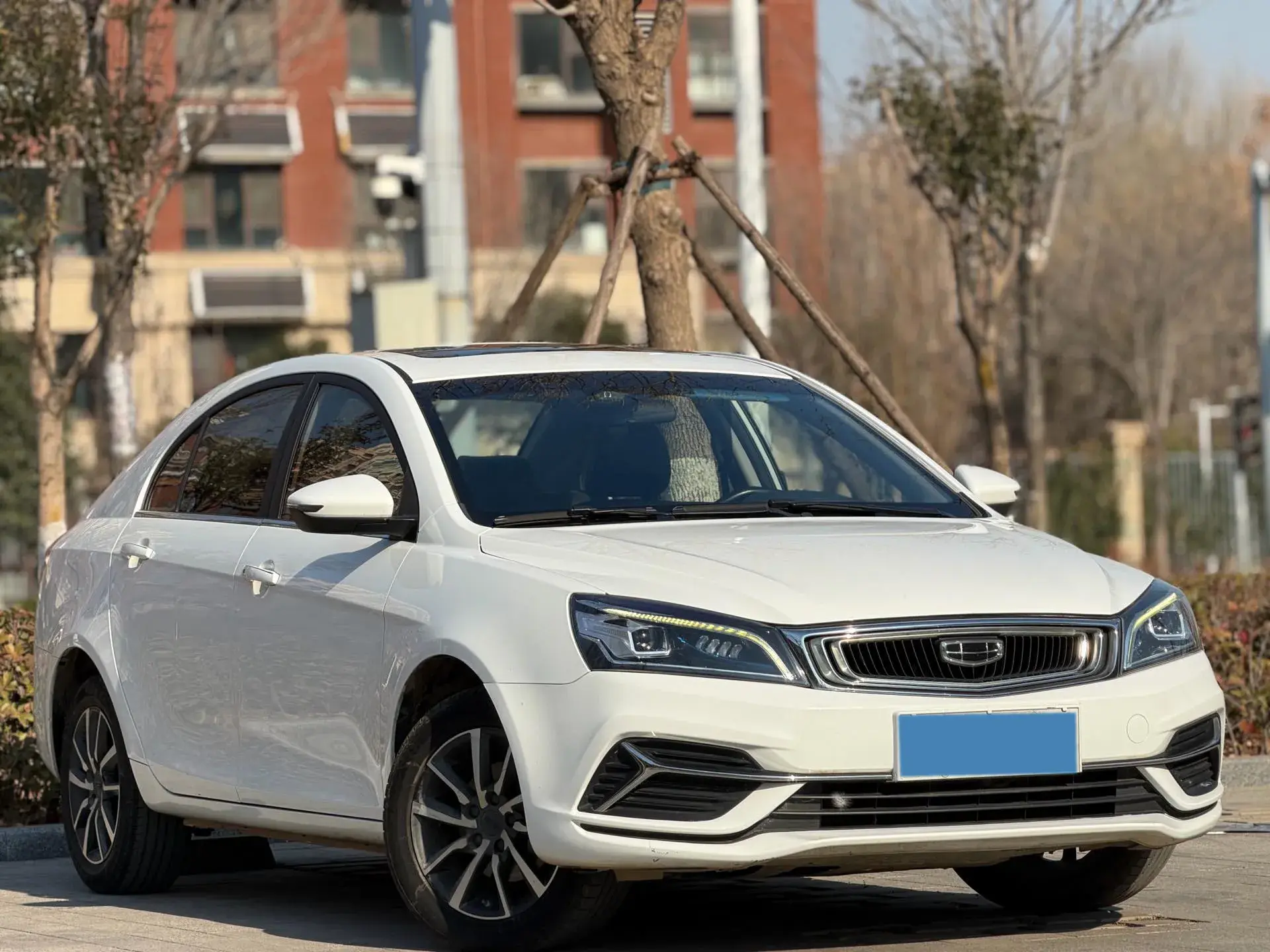 2019 GEELY EMGRAND thumbnail 3