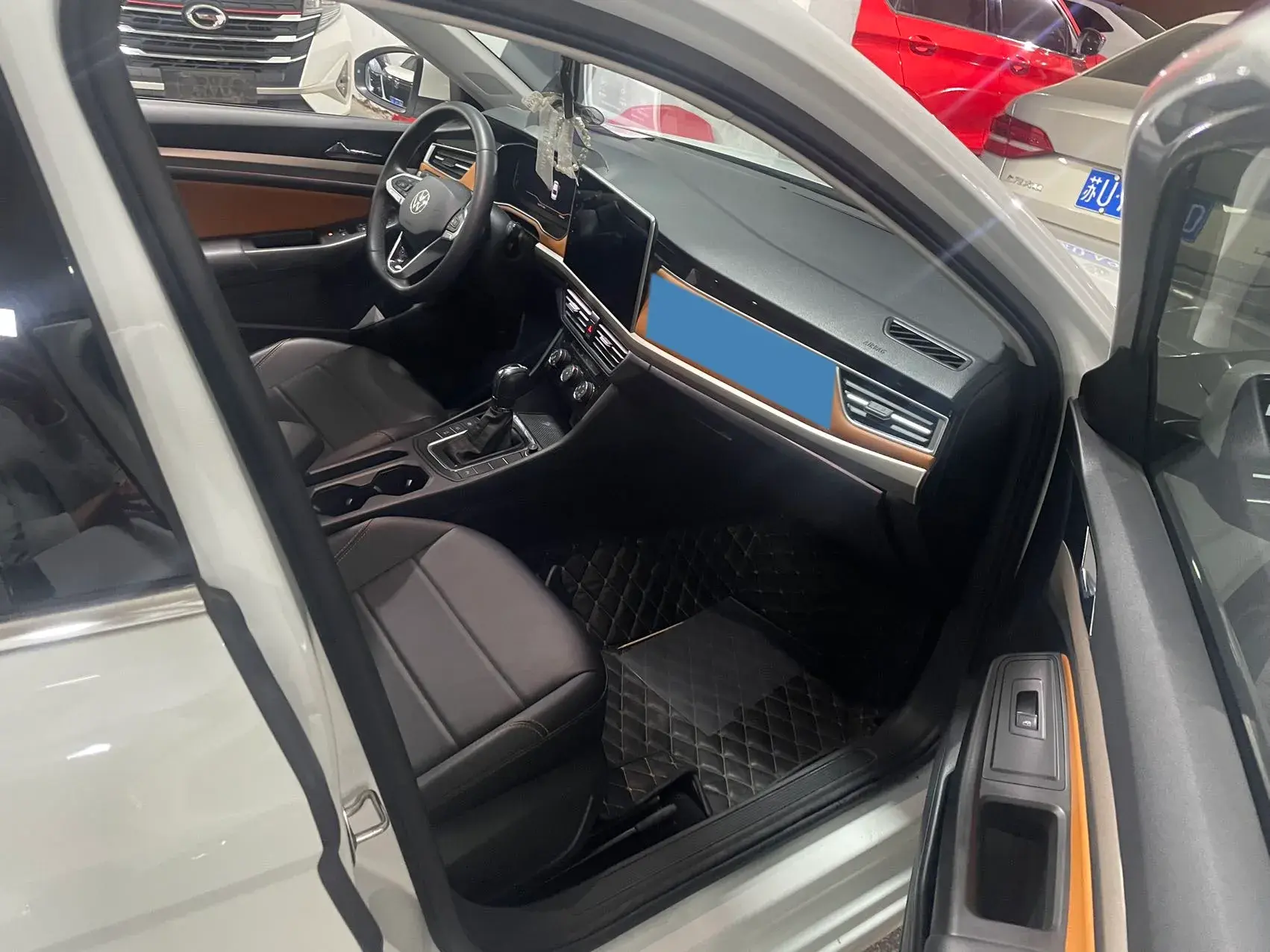 2023 VOLKSWAGEN BORA thumbnail 4