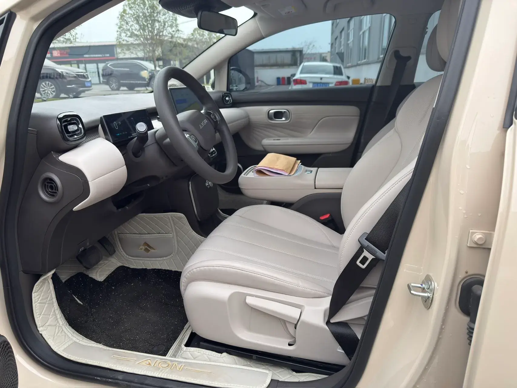 2025 AION AION thumbnail 4