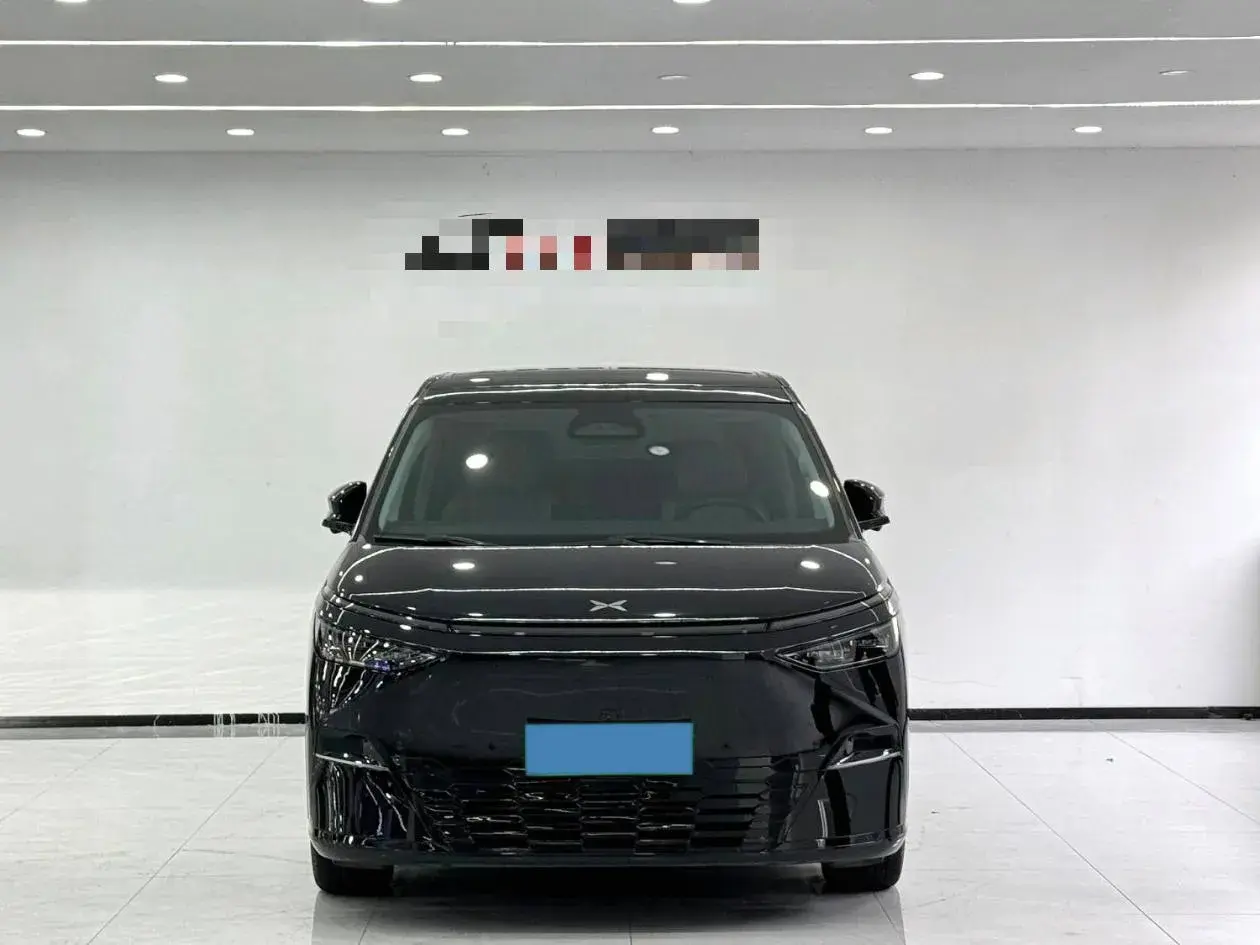 2024 XPENG X9 thumbnail 4