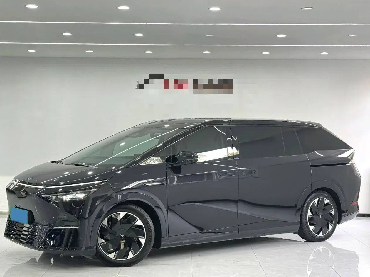 2024 XPENG X9 view 1