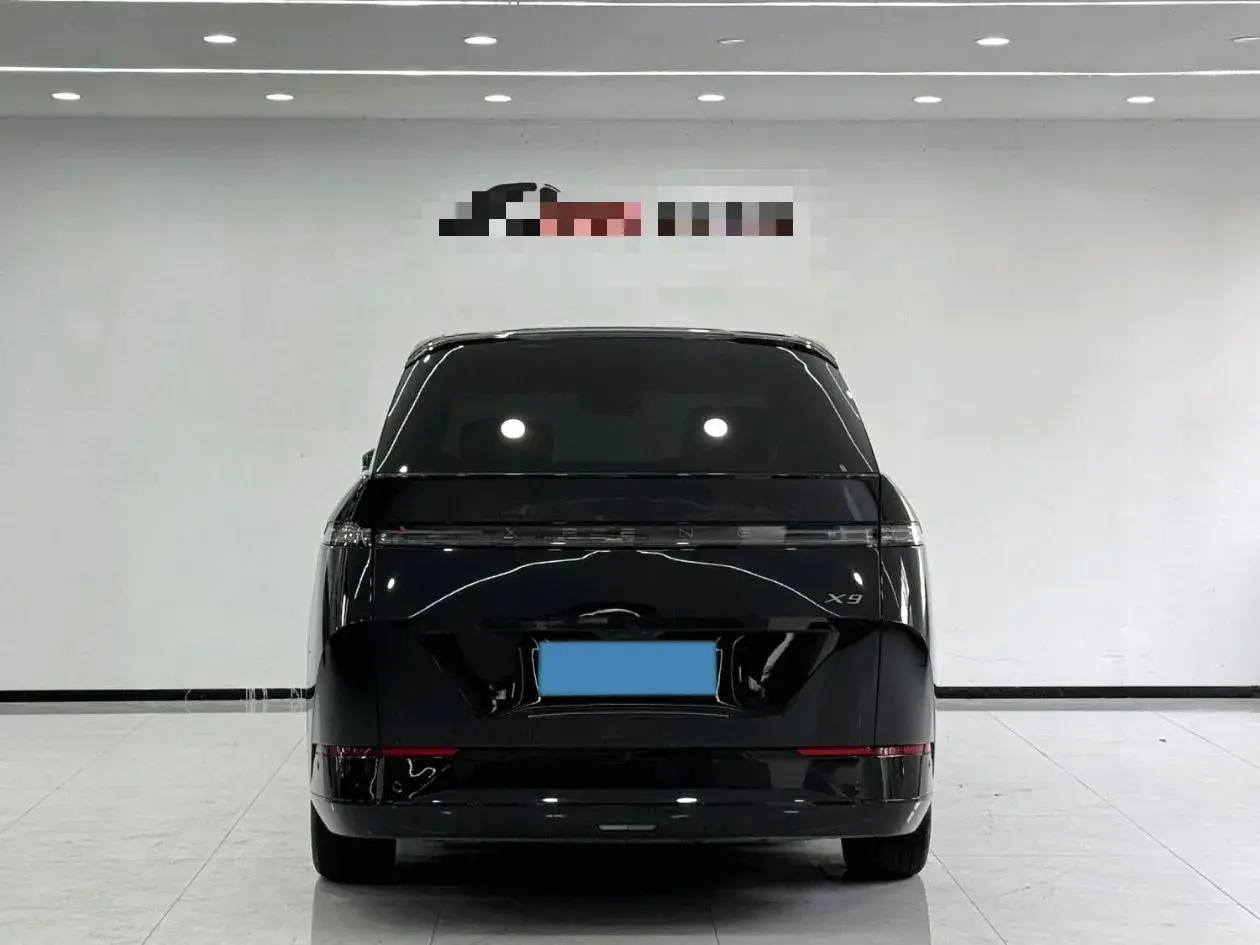 2024 XPENG X9 thumbnail 3