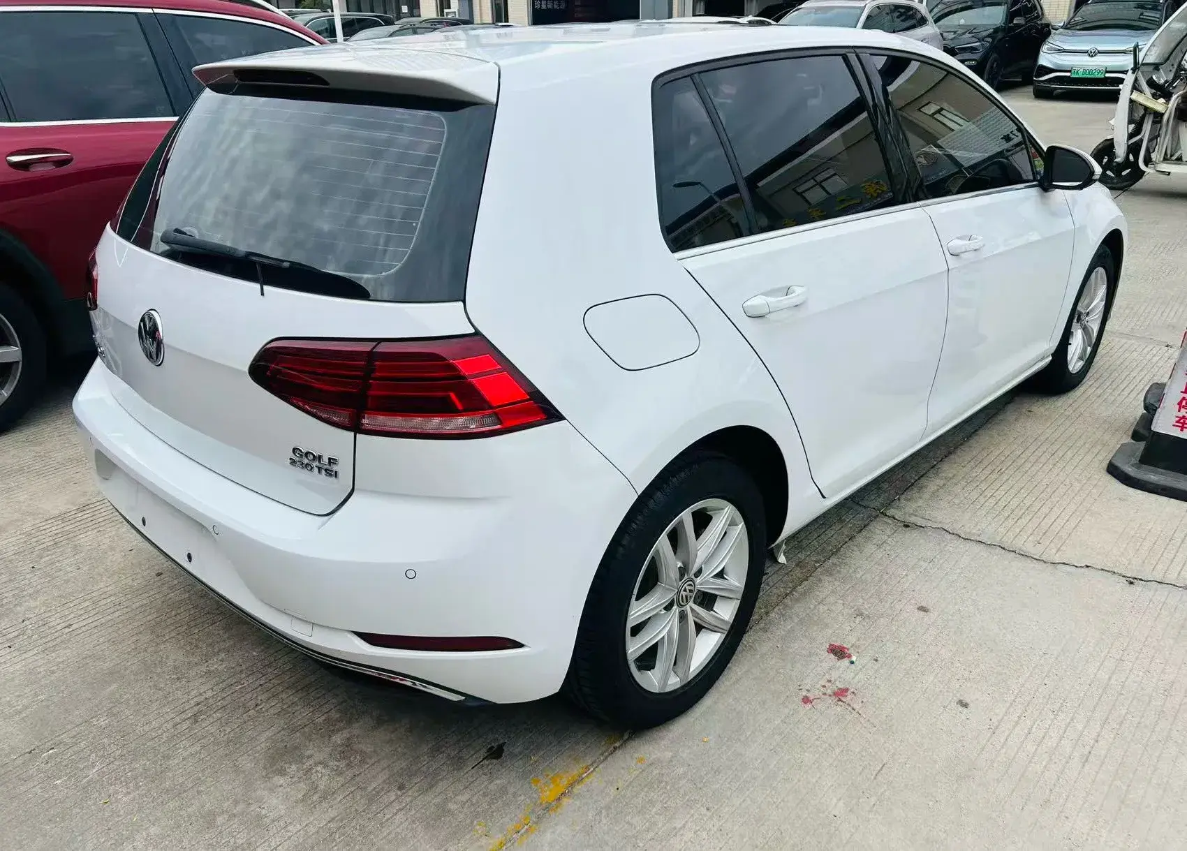 2018 VOLKSWAGEN GOLF thumbnail 3