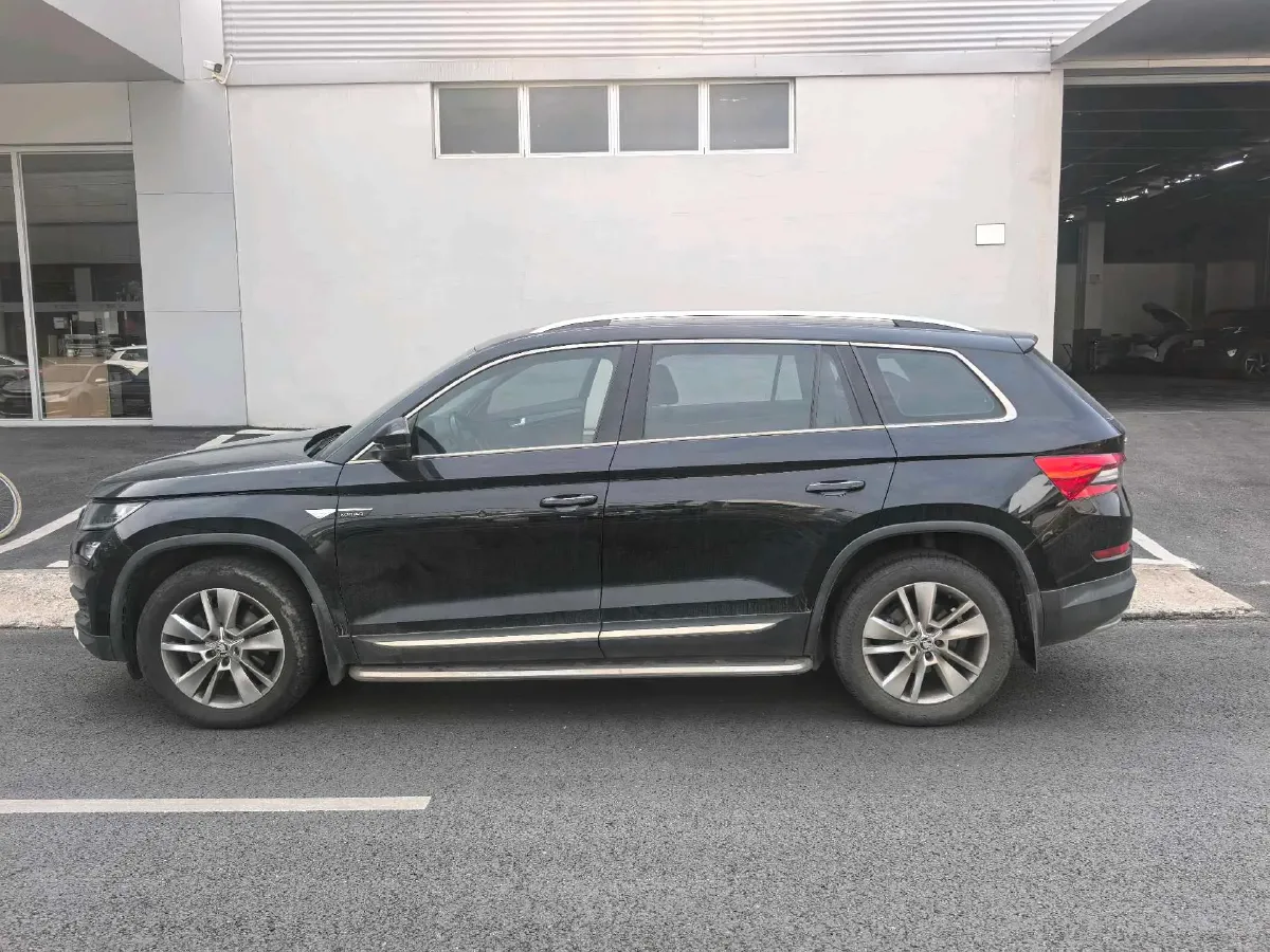 2018 Skoda Kodiak 2.0T 186HP L4 7DCT,autocango,china used car exporter,china ev exporter,chinese used car exporter,chinese used ev exporter